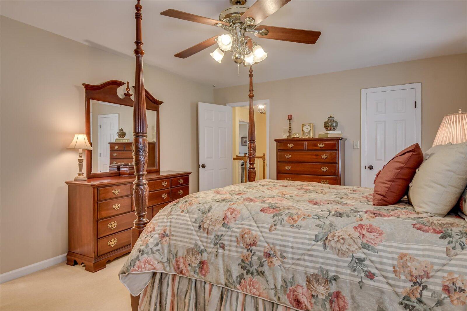 4196 N KNOLLCREST Circle