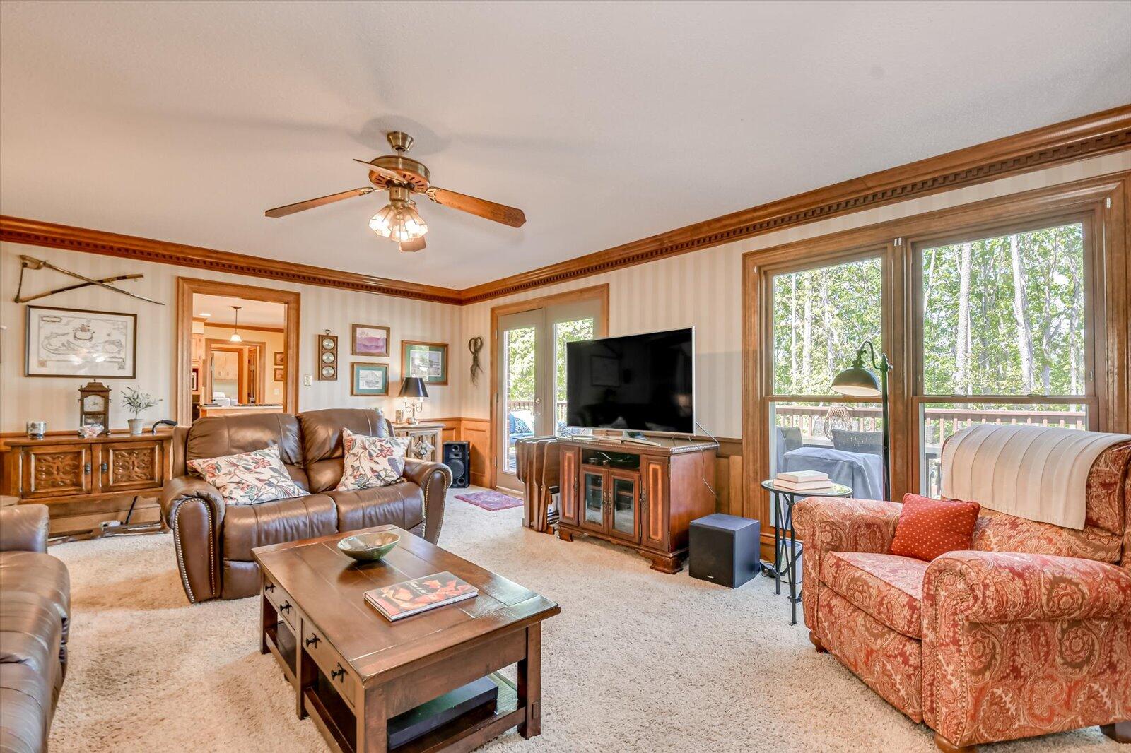 4196 N KNOLLCREST Circle