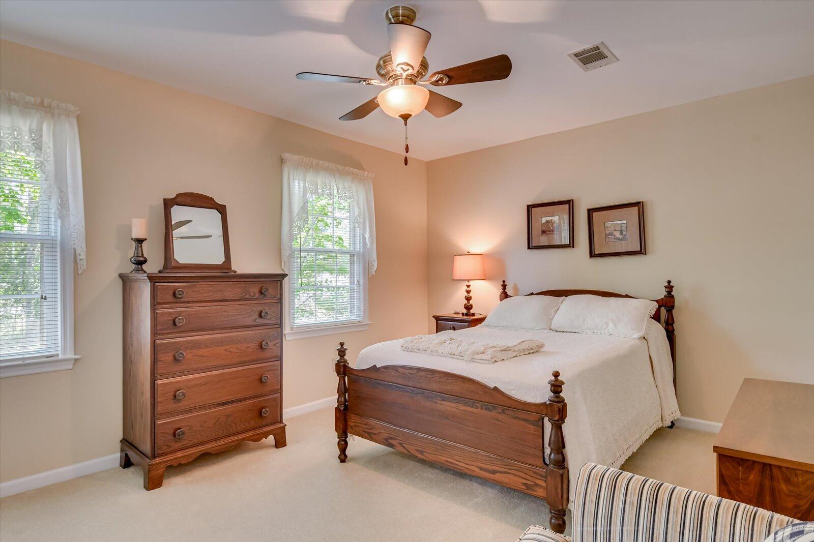 4196 N KNOLLCREST Circle