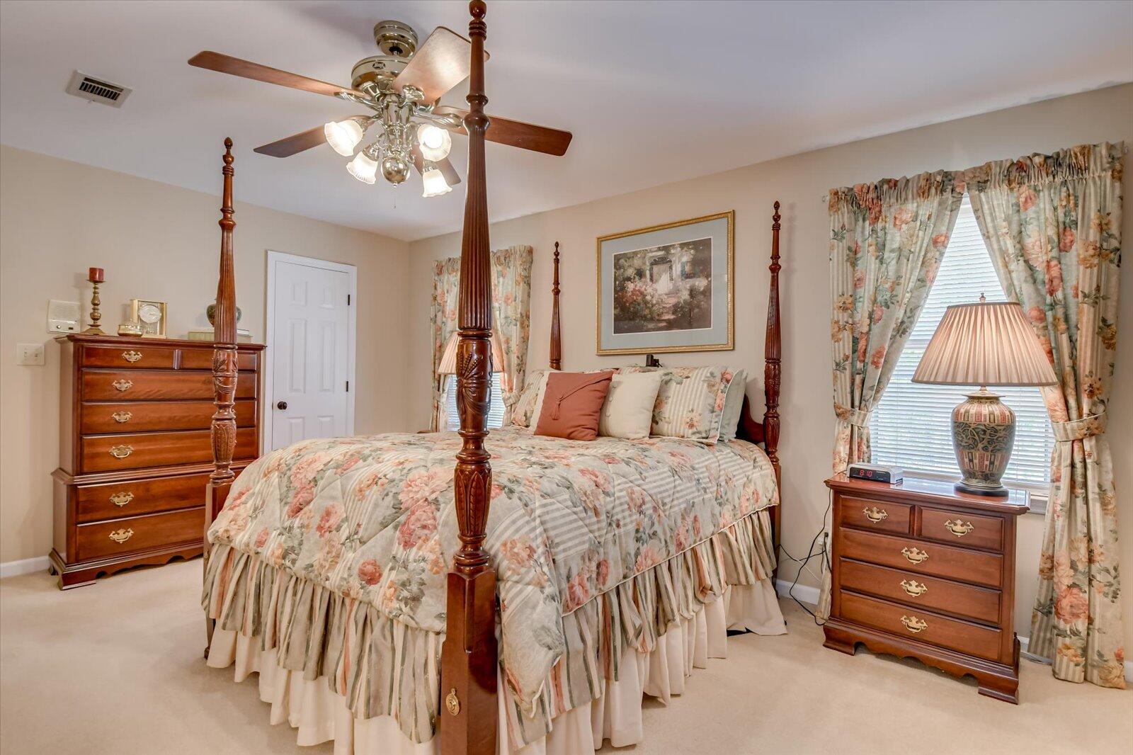 4196 N KNOLLCREST Circle