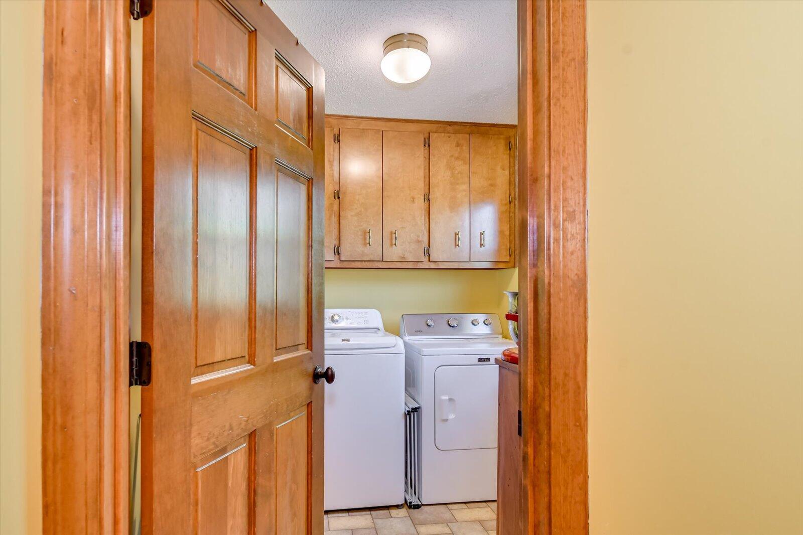 4196 N KNOLLCREST Circle