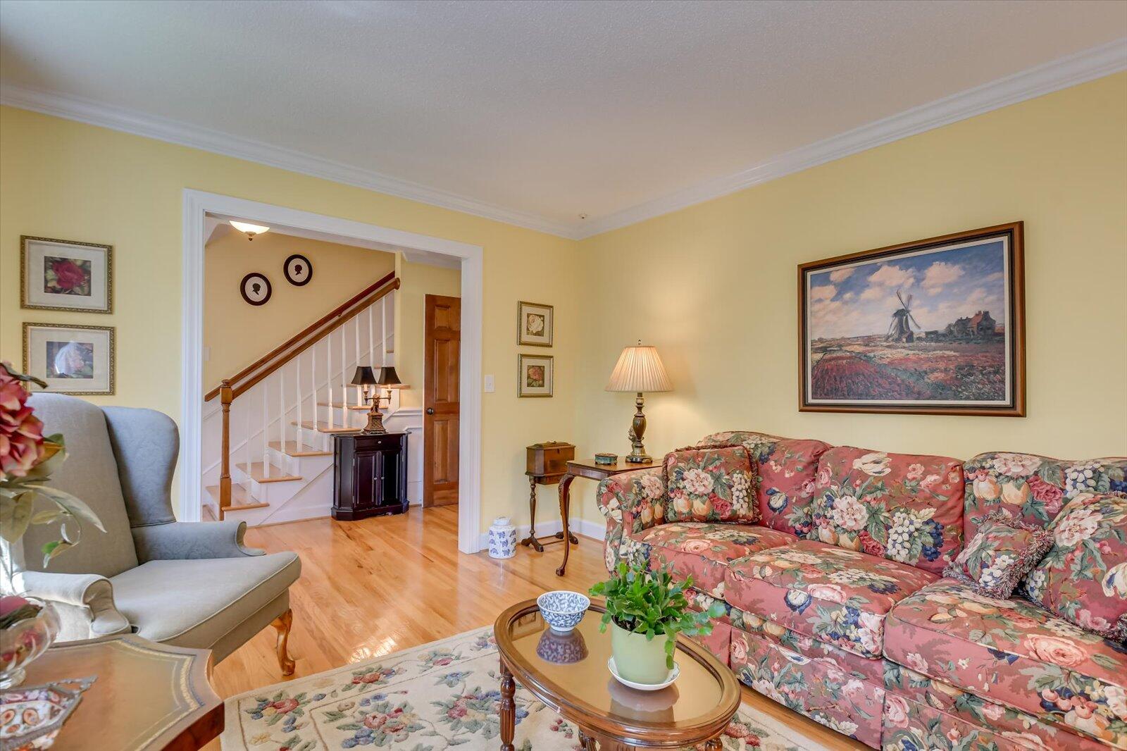 4196 N KNOLLCREST Circle