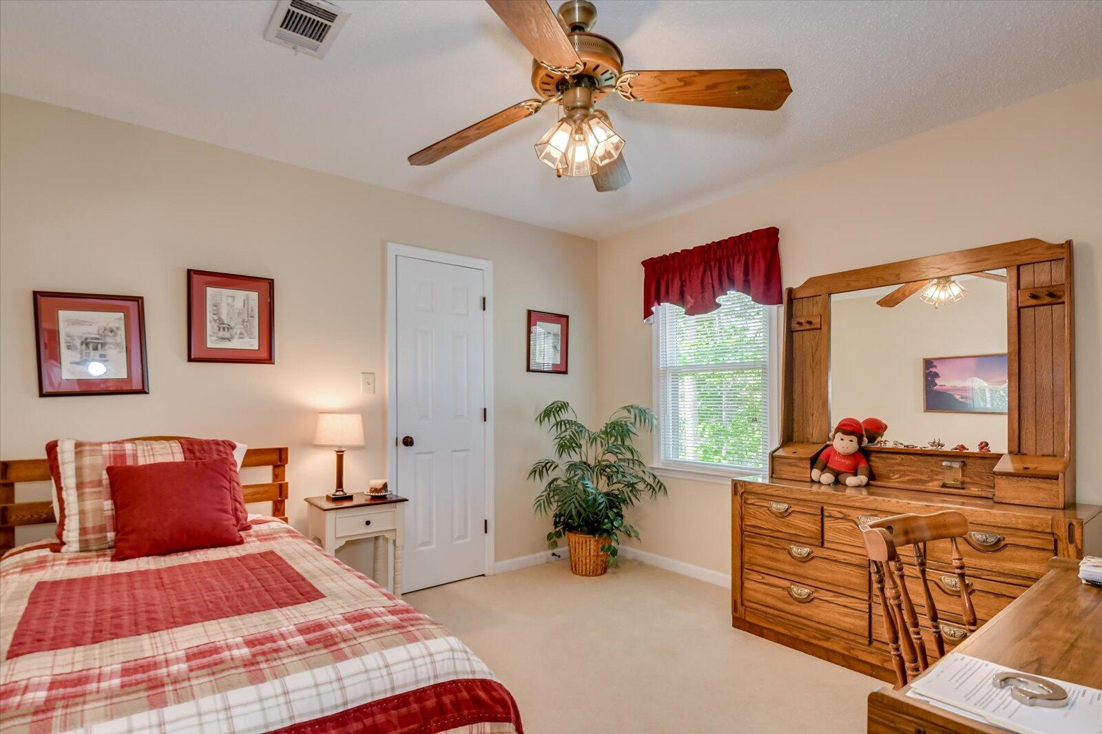 4196 N KNOLLCREST Circle