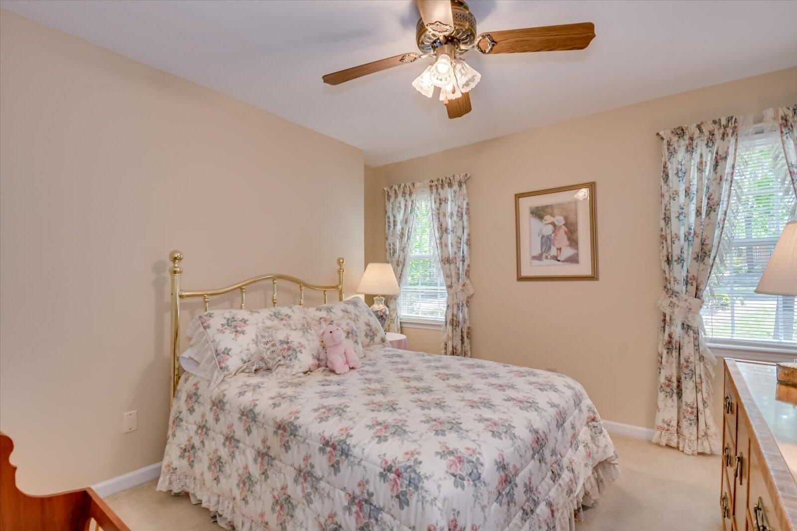 4196 N KNOLLCREST Circle