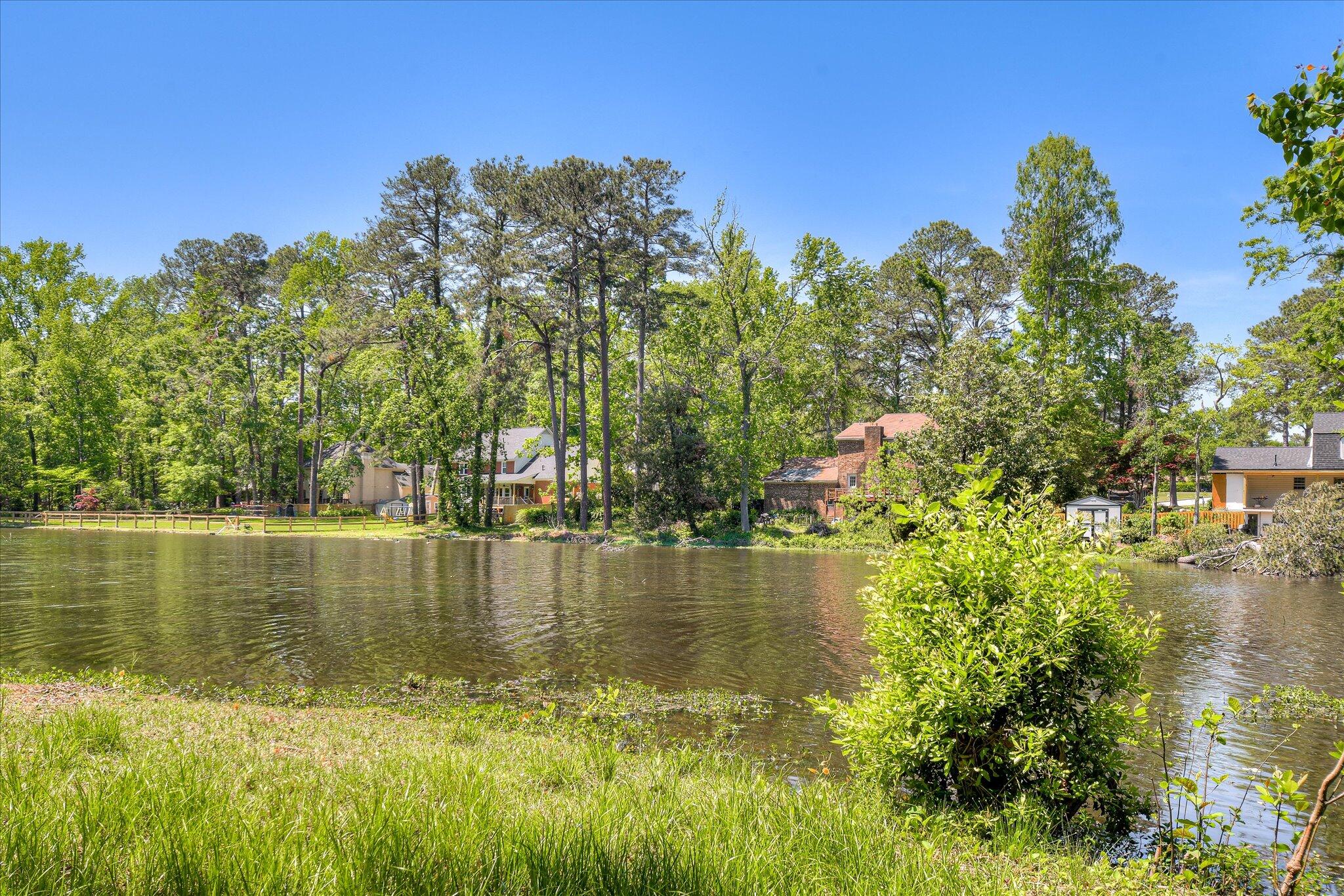 4196 N KNOLLCREST Circle