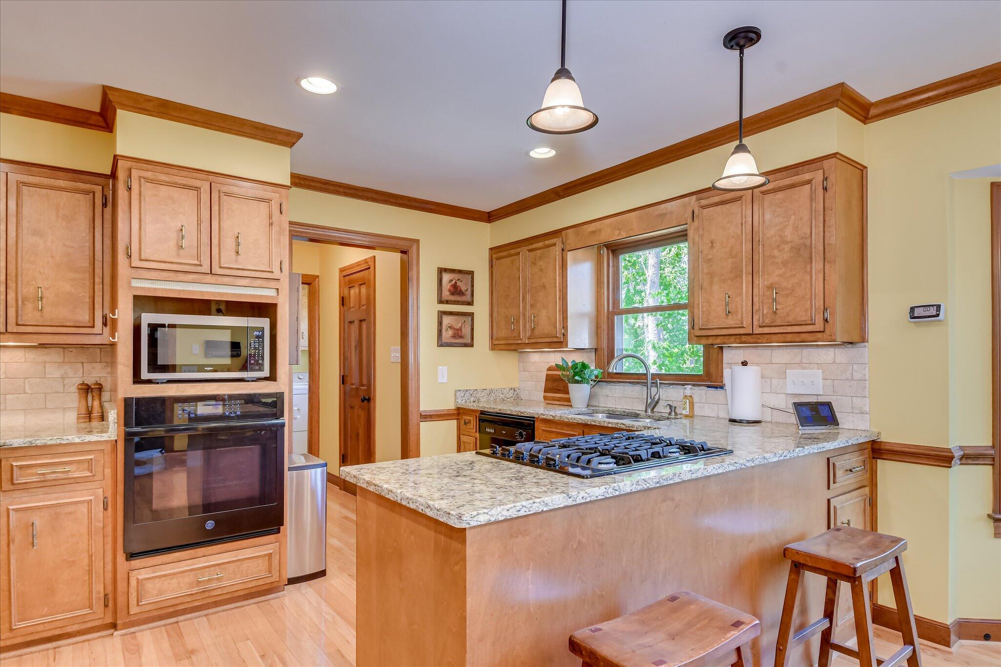 4196 N KNOLLCREST Circle