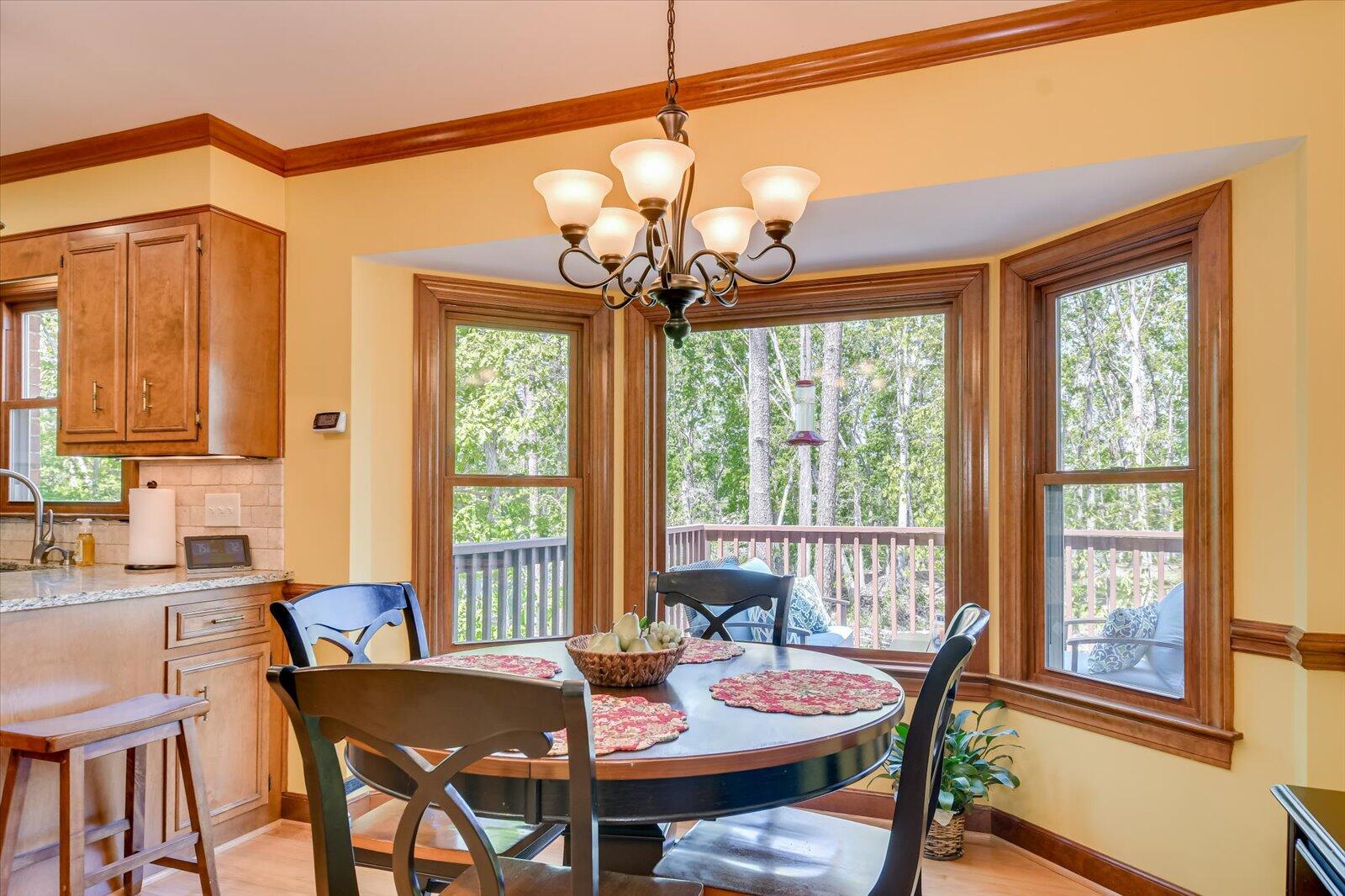 4196 N KNOLLCREST Circle