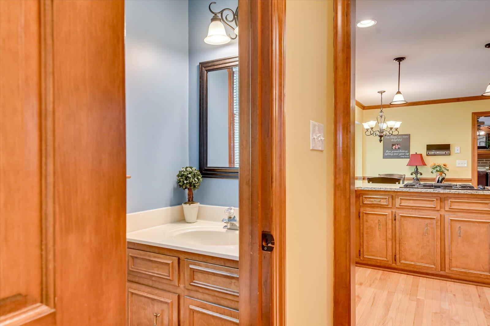 4196 N KNOLLCREST Circle