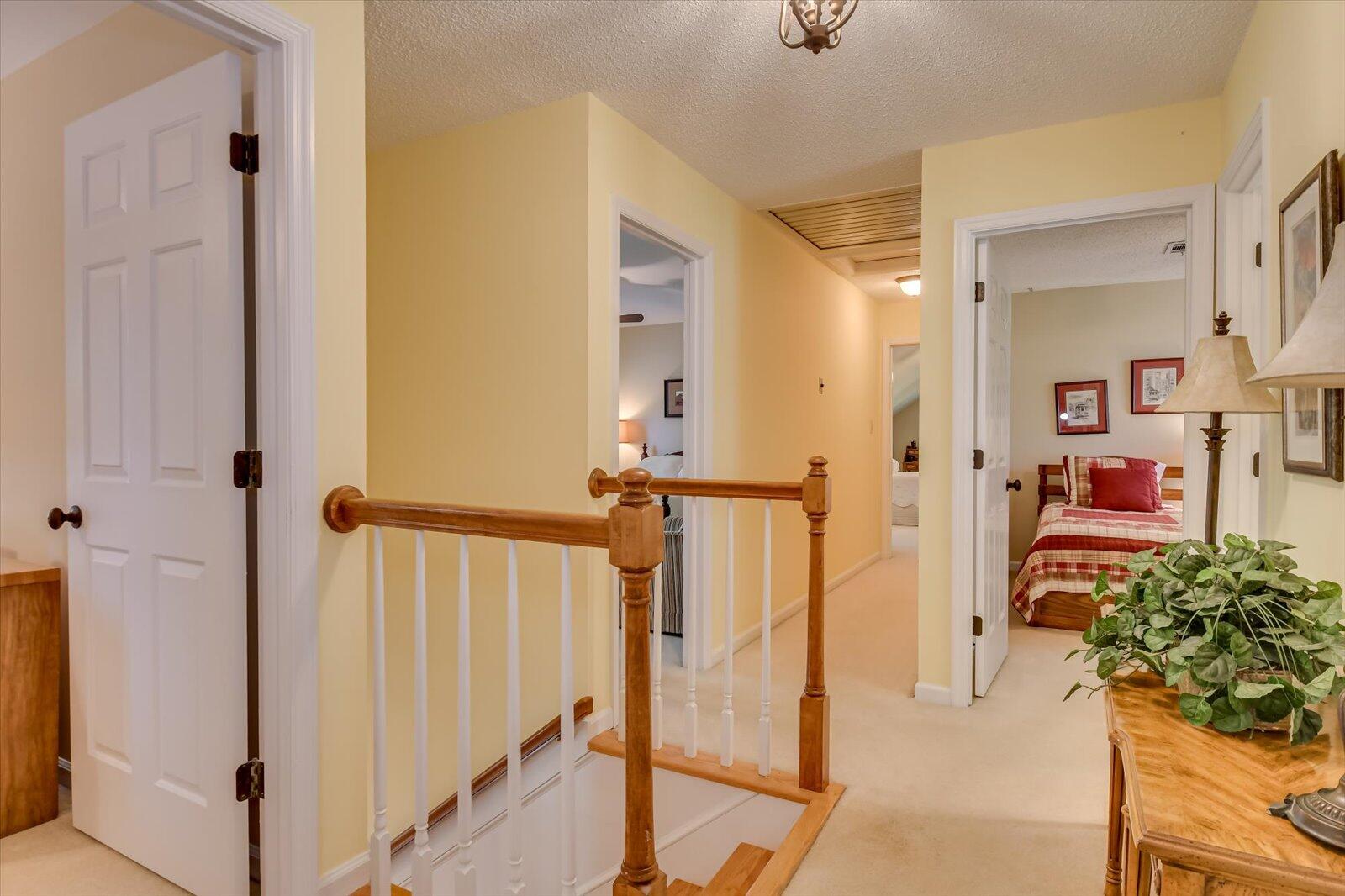 4196 N KNOLLCREST Circle