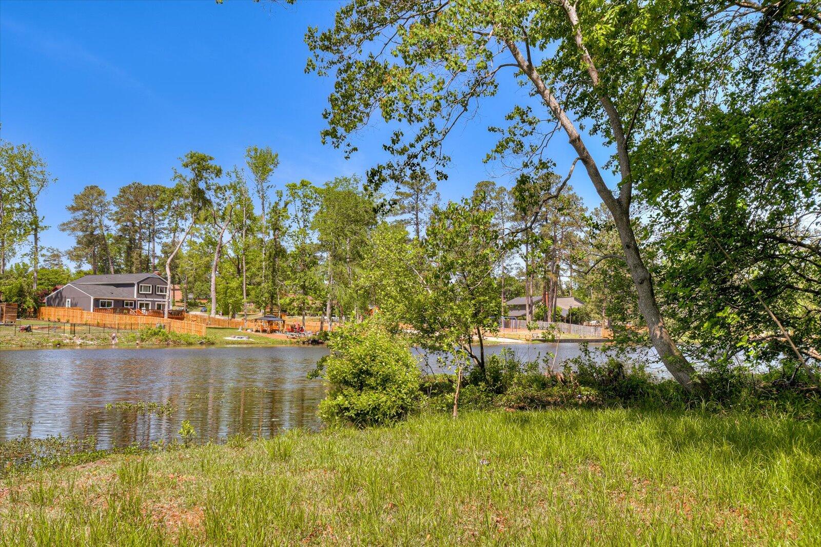 4196 N KNOLLCREST Circle