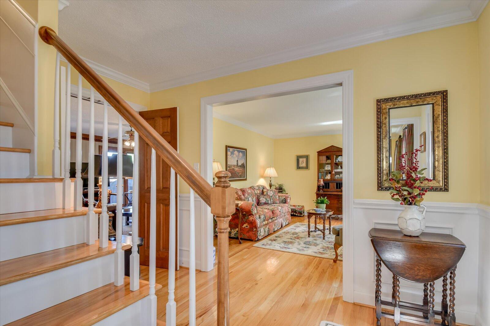 4196 N KNOLLCREST Circle