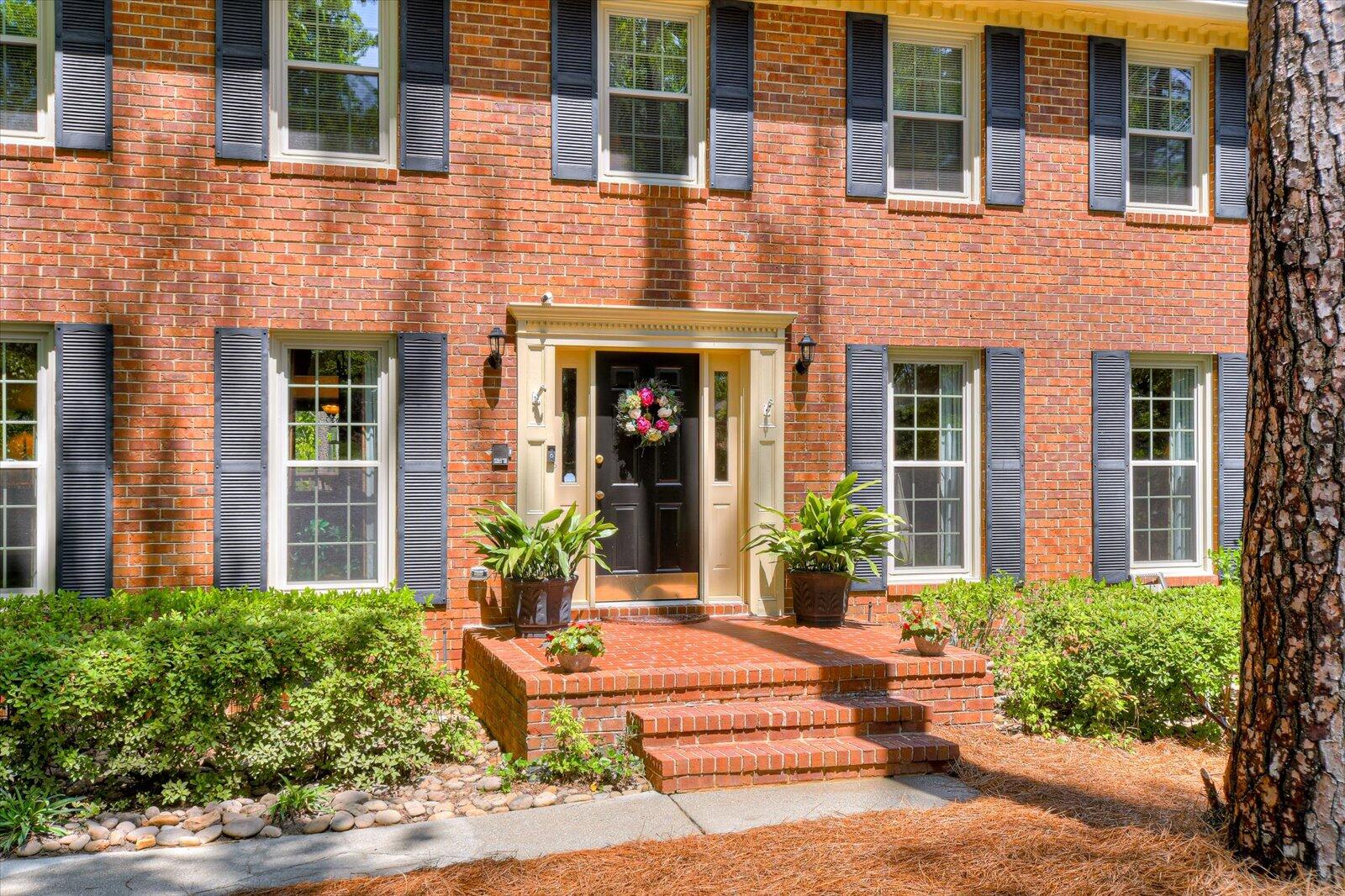 4196 N KNOLLCREST Circle