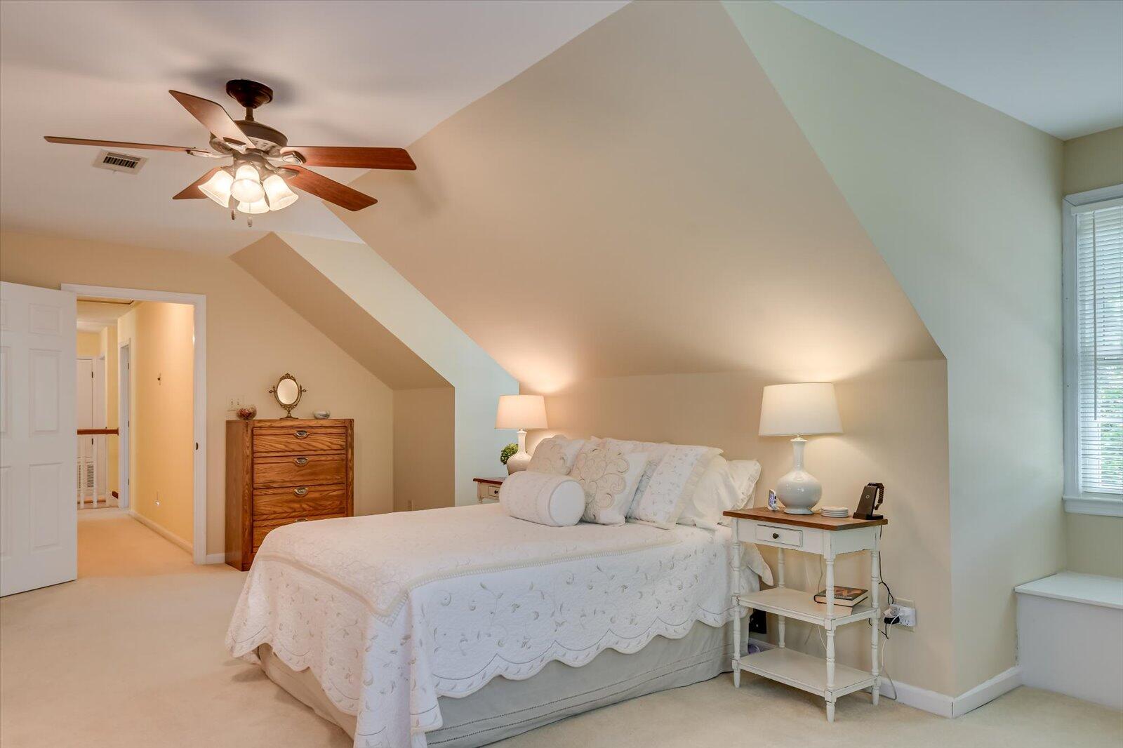 4196 N KNOLLCREST Circle