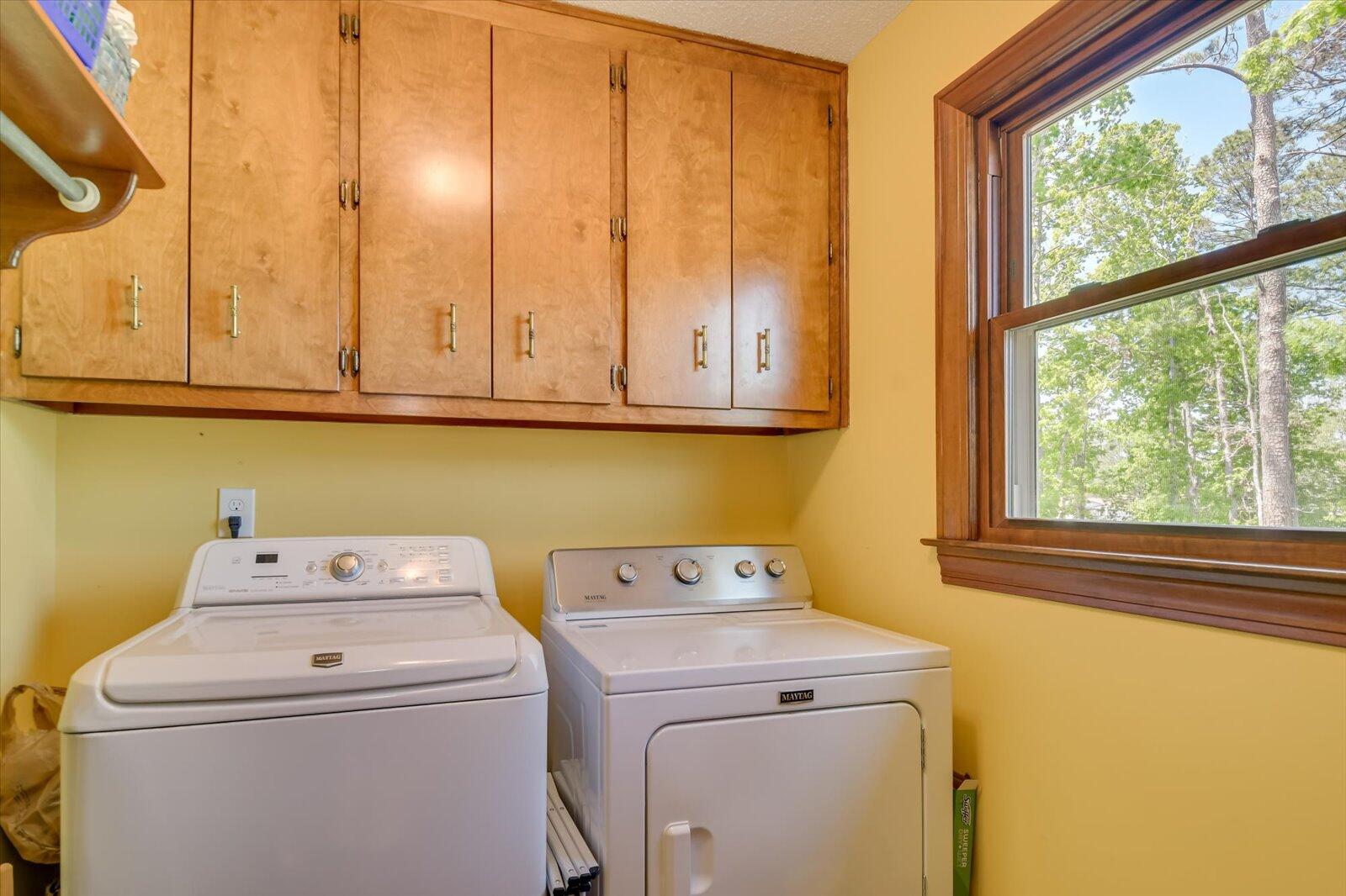 4196 N KNOLLCREST Circle