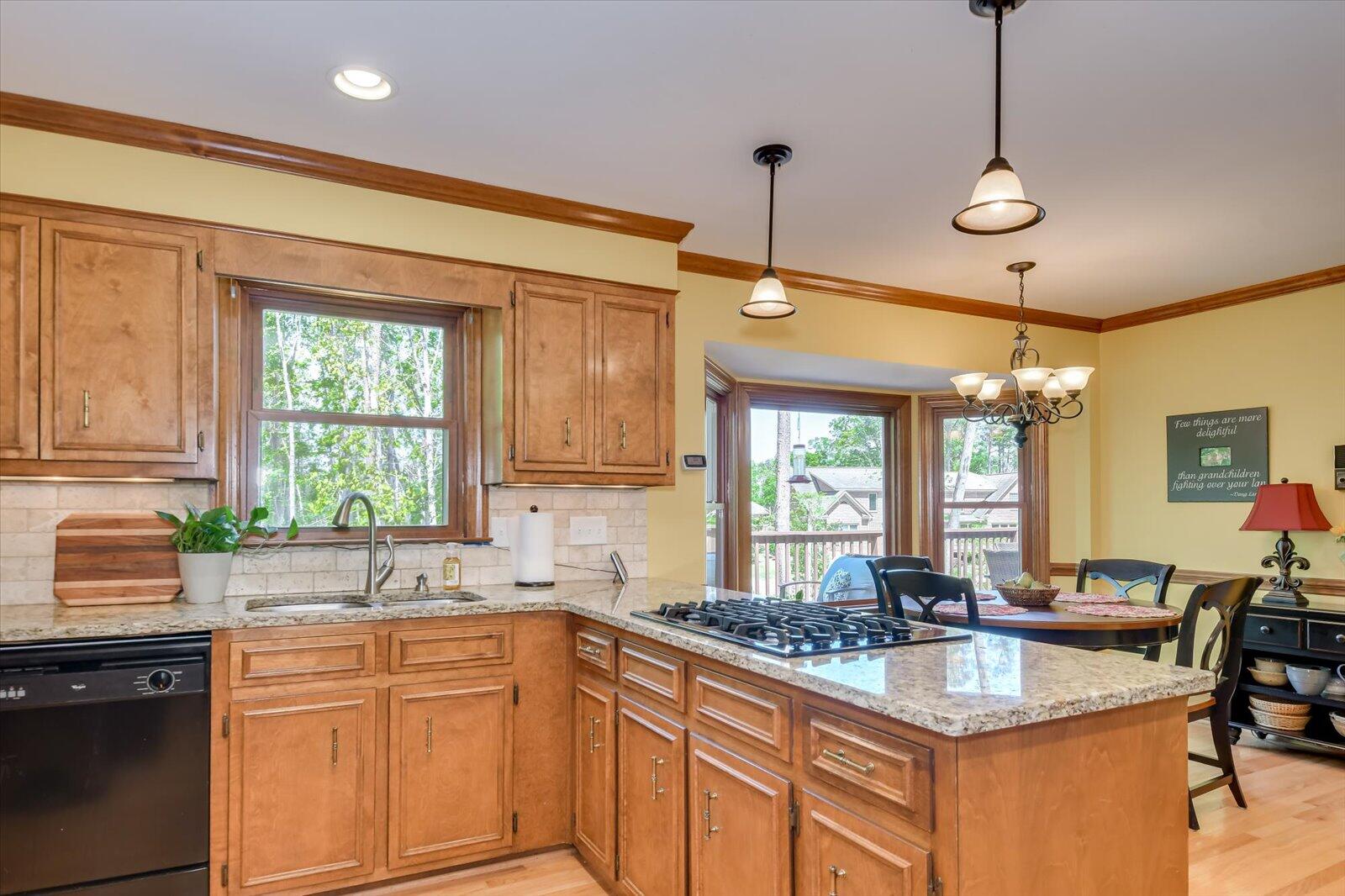 4196 N KNOLLCREST Circle