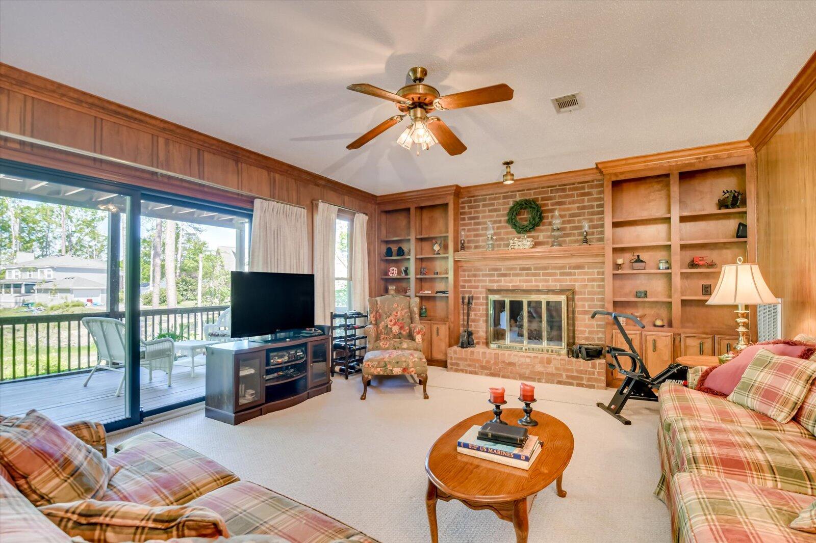 4196 N KNOLLCREST Circle