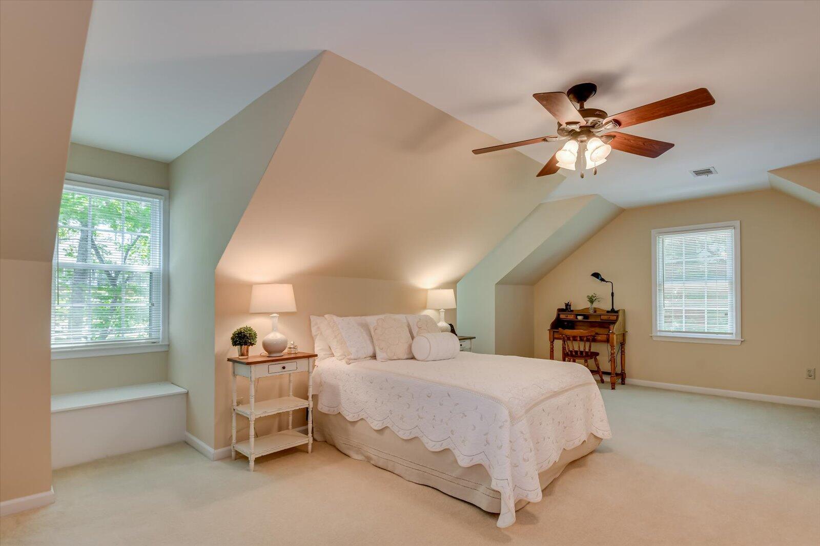 4196 N KNOLLCREST Circle