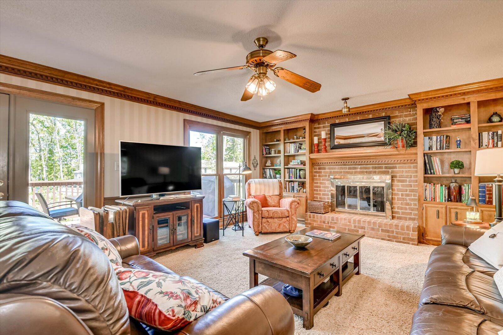 4196 N KNOLLCREST Circle