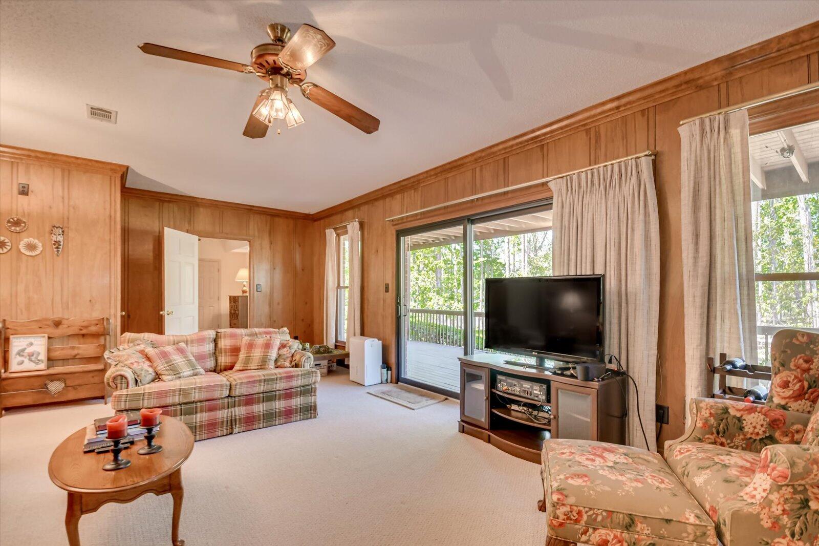 4196 N KNOLLCREST Circle