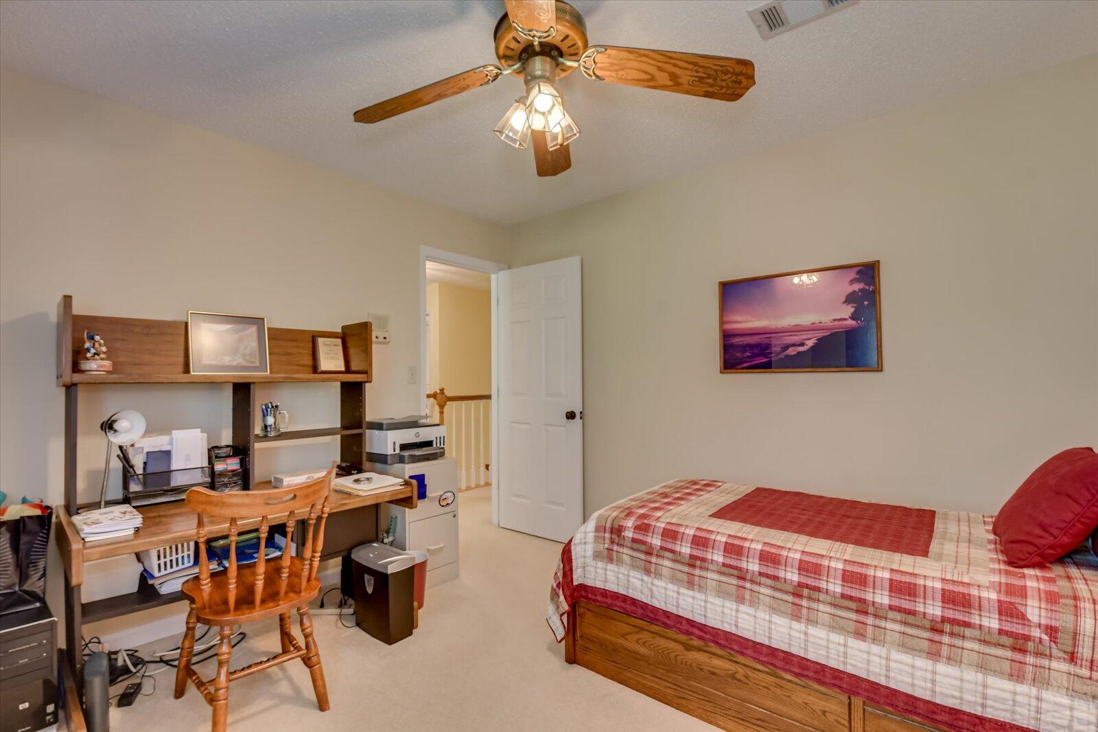 4196 N KNOLLCREST Circle