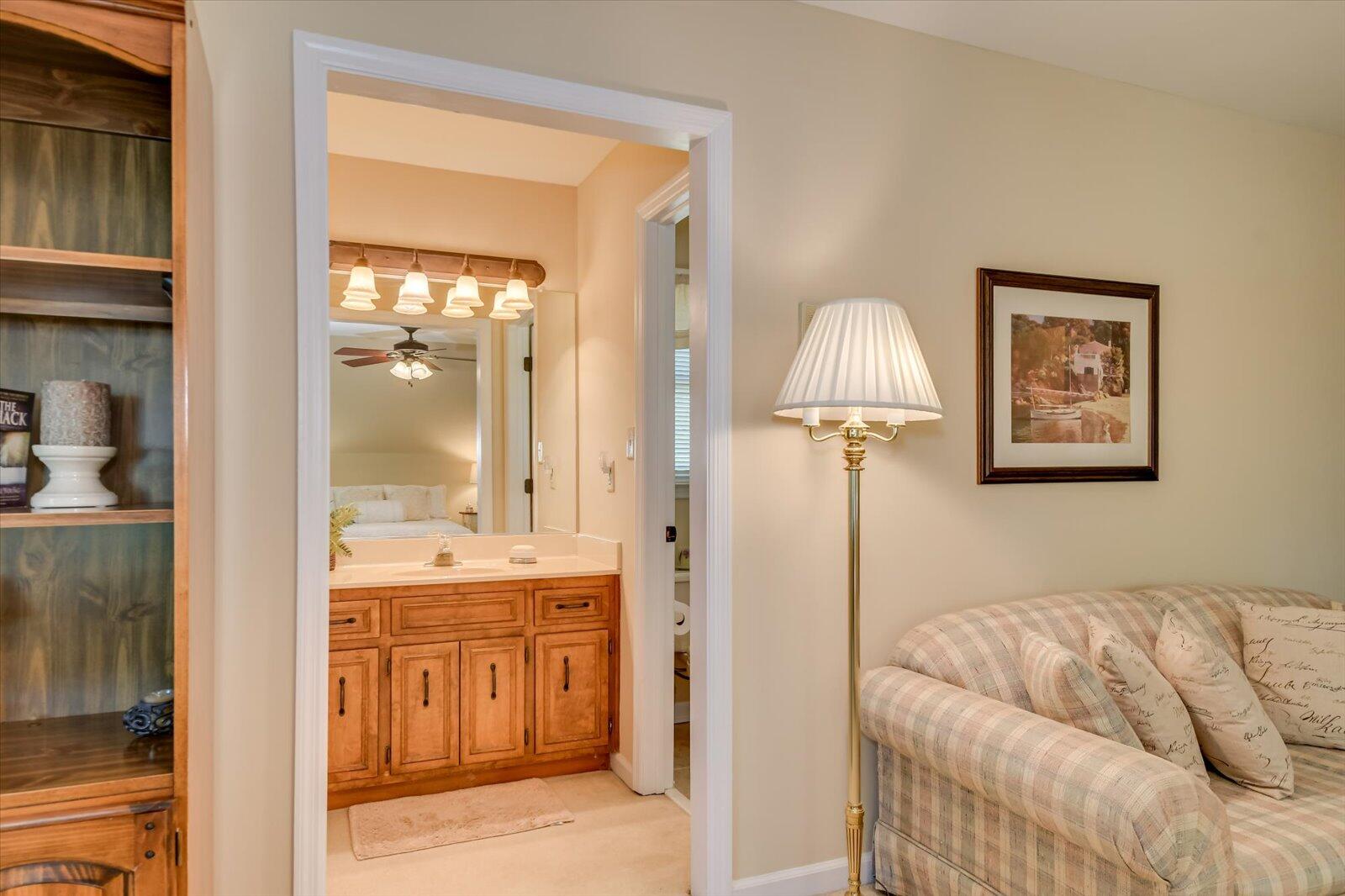 4196 N KNOLLCREST Circle