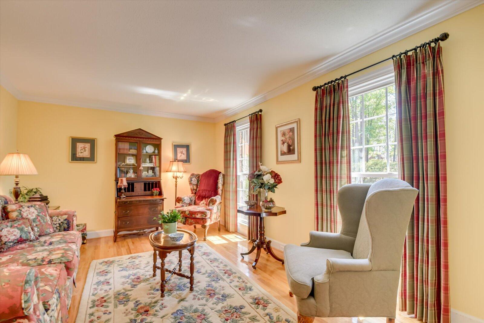 4196 N KNOLLCREST Circle