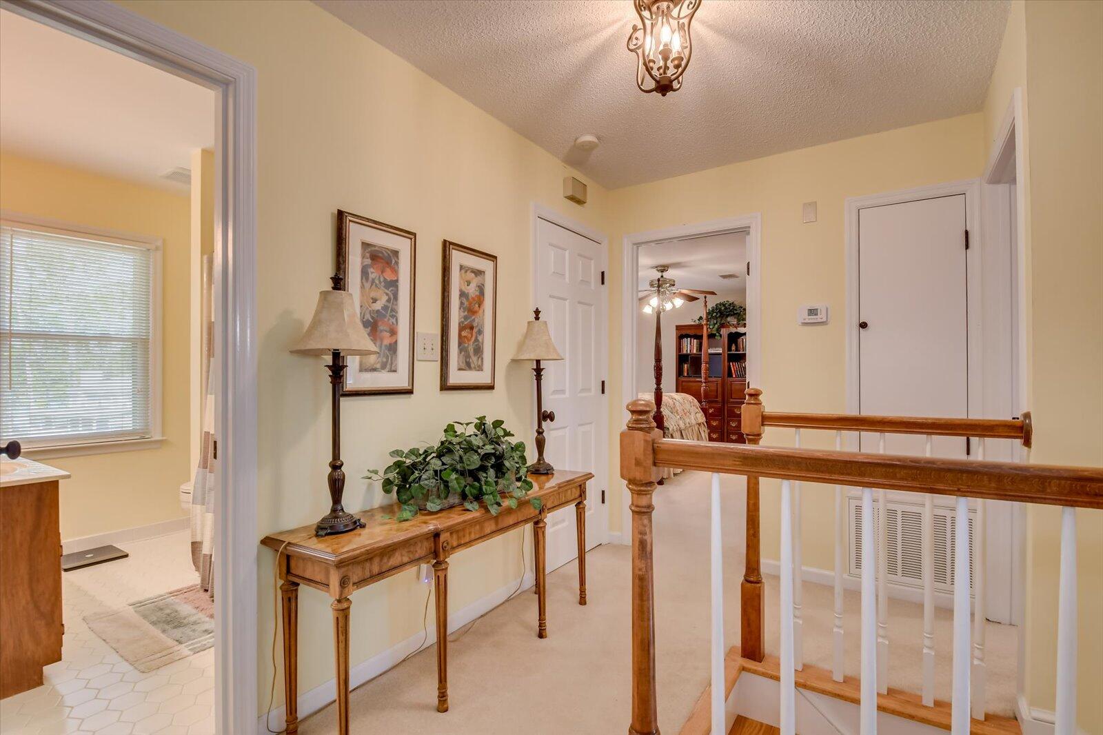 4196 N KNOLLCREST Circle