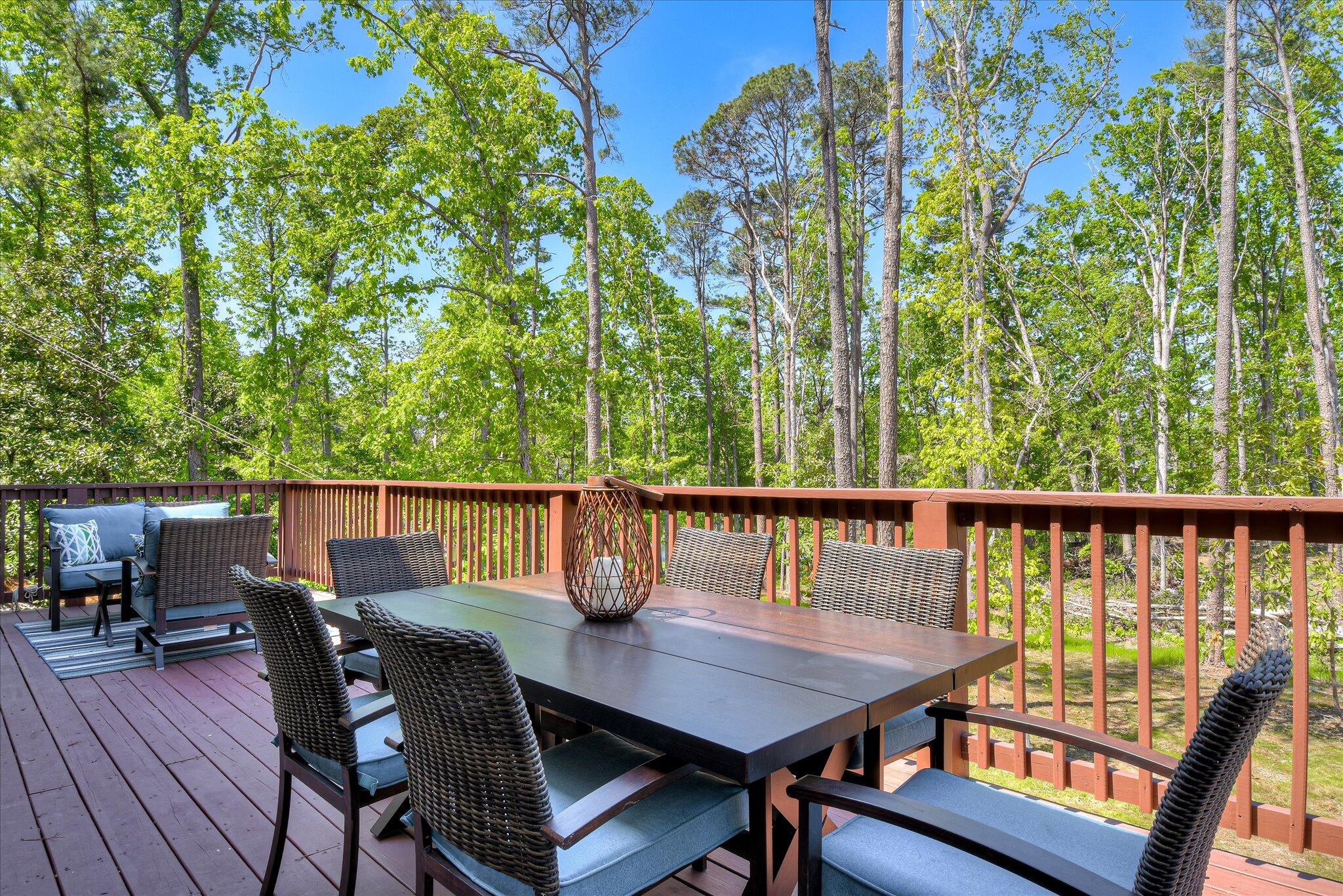 4196 N KNOLLCREST Circle