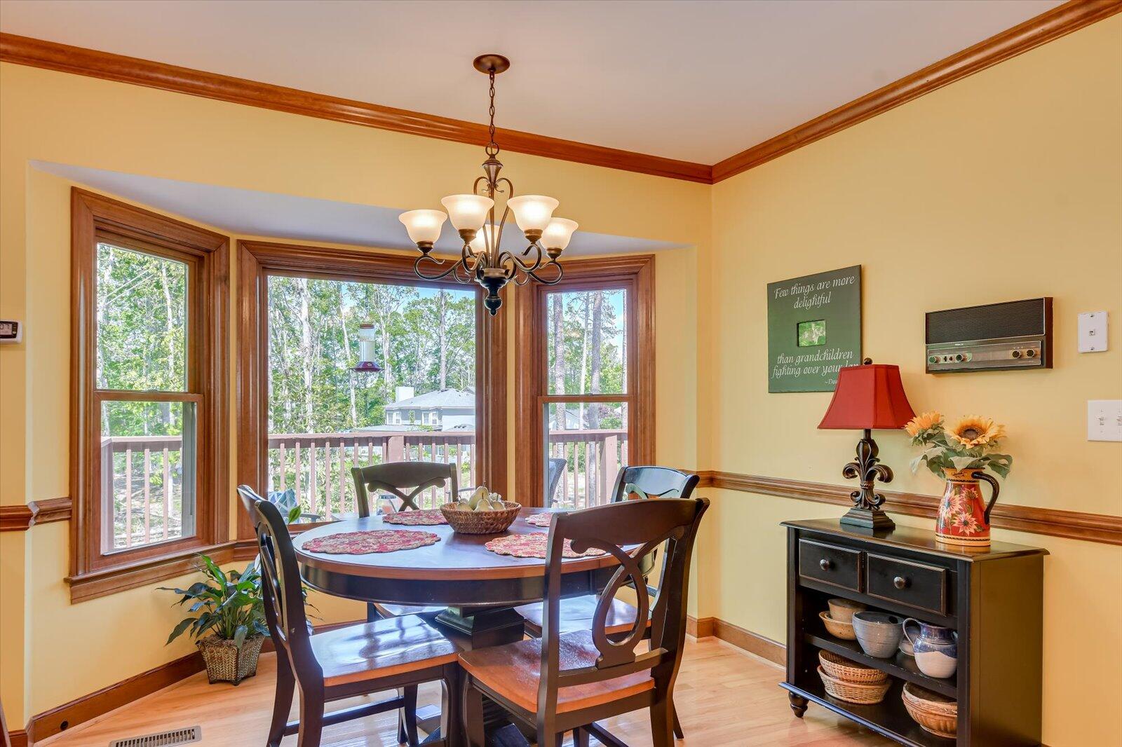 4196 N KNOLLCREST Circle