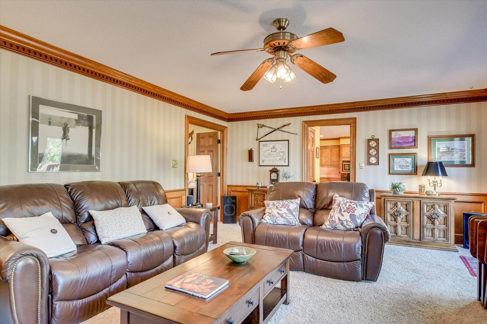 4196 N KNOLLCREST Circle