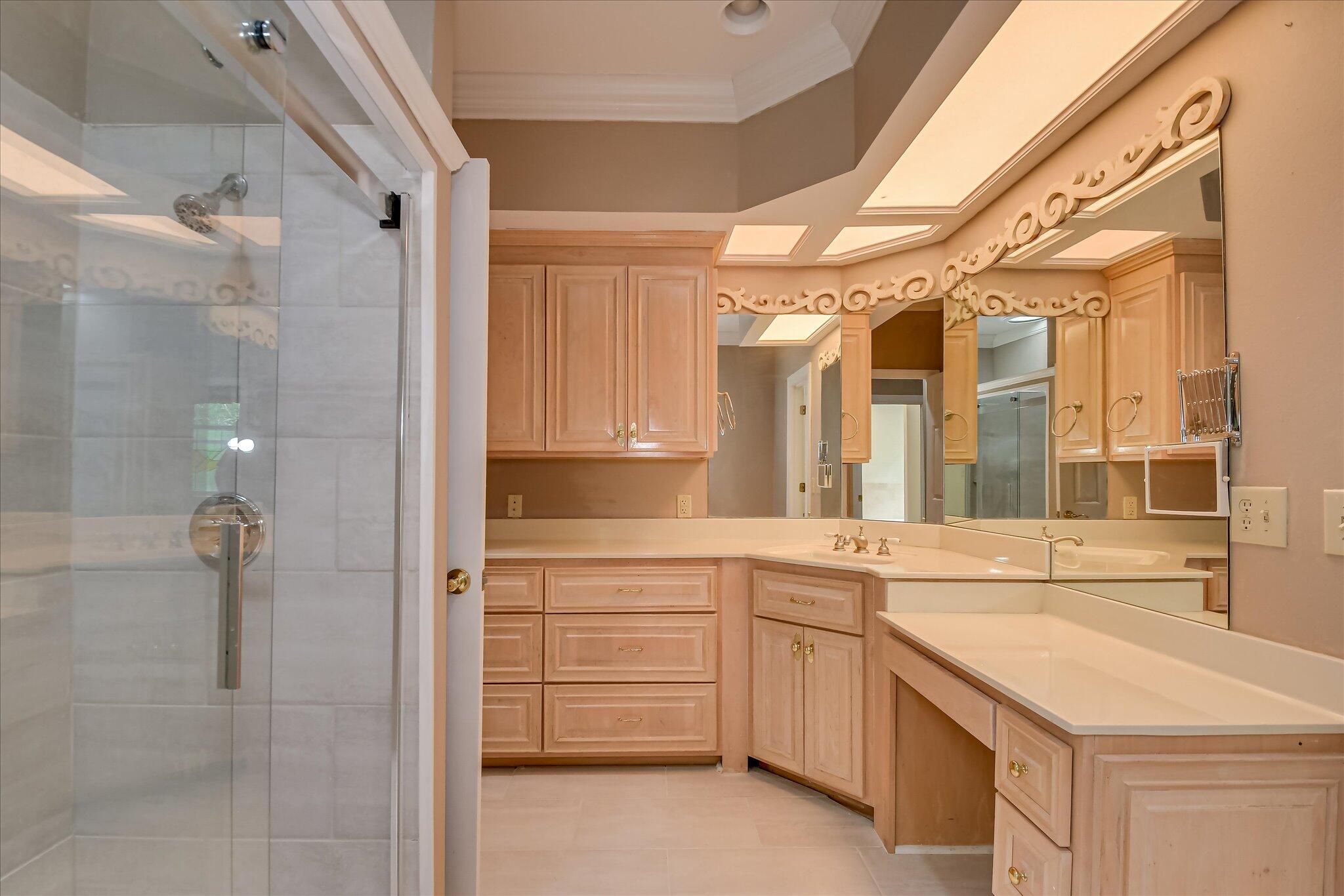 12 SHADOWBROOK Circle