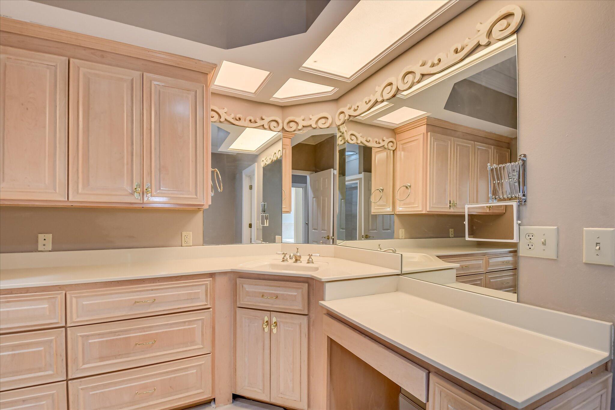 12 SHADOWBROOK Circle