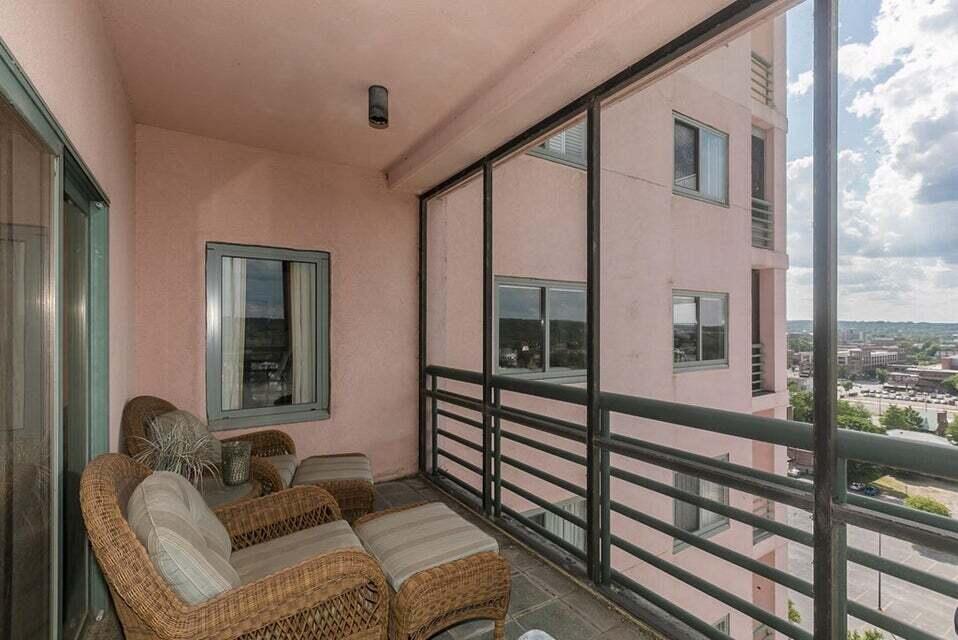1 SEVENTH ST Street, 1202