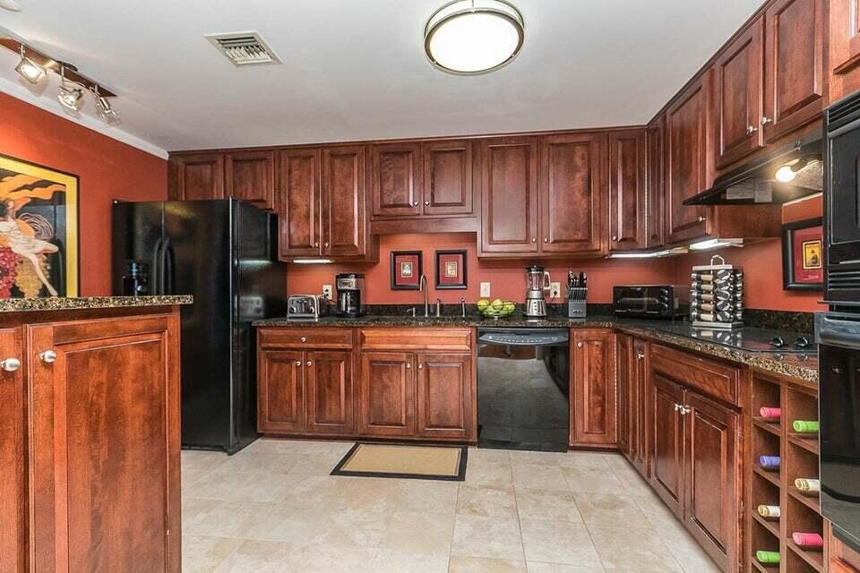 1 SEVENTH ST Street, 1202