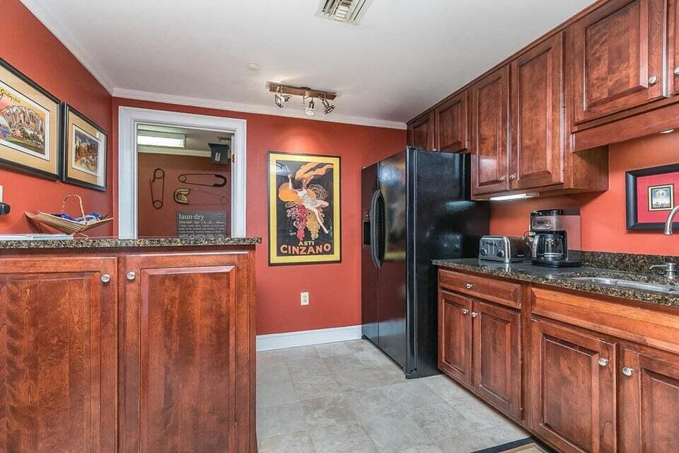 1 SEVENTH ST Street, 1202