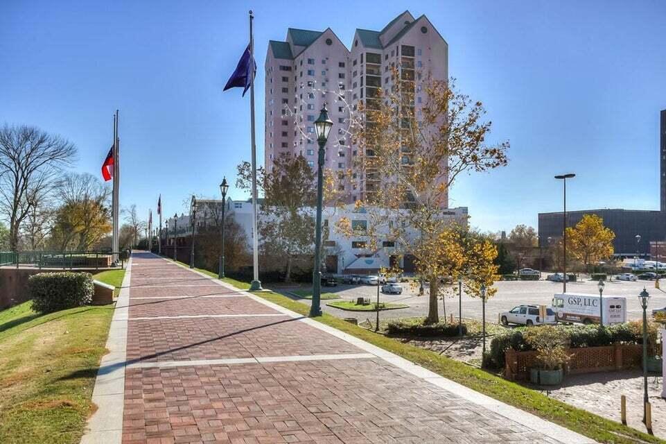 1 SEVENTH ST Street, 1202