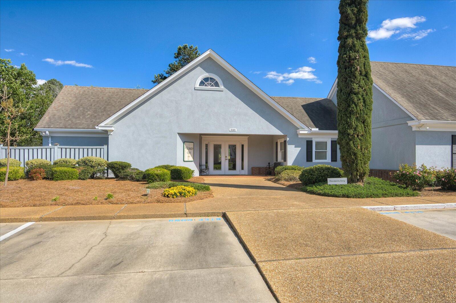 2925 Hillcreek Drive