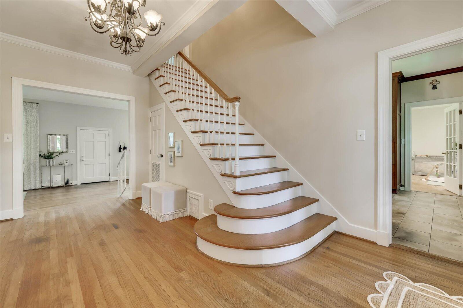 2318 Walton Way