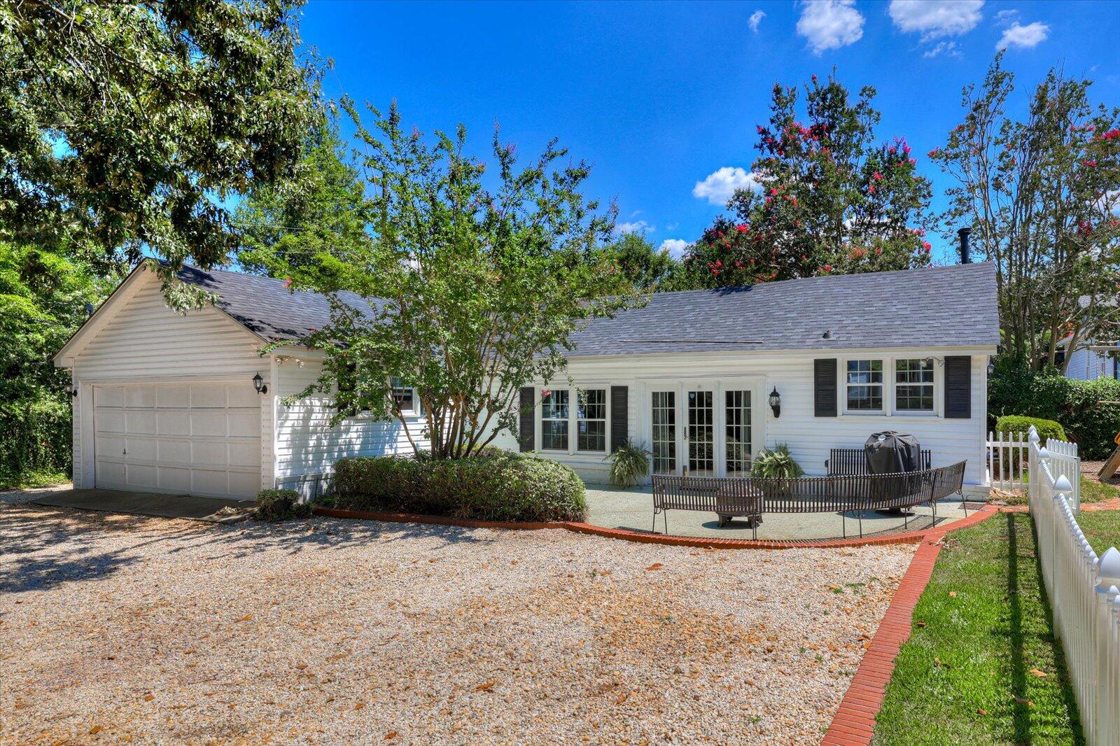 2318 Walton Way