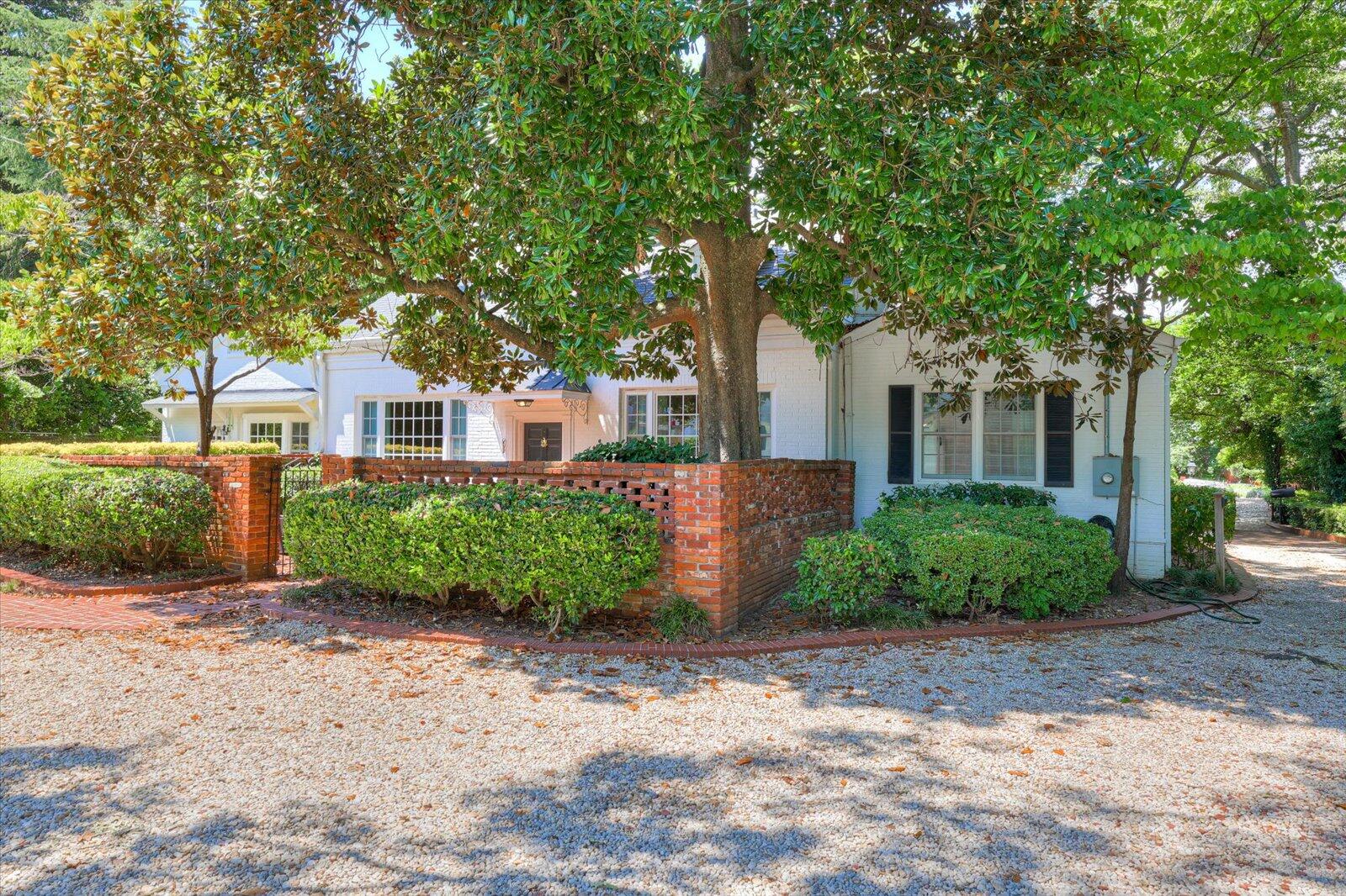 2318 Walton Way