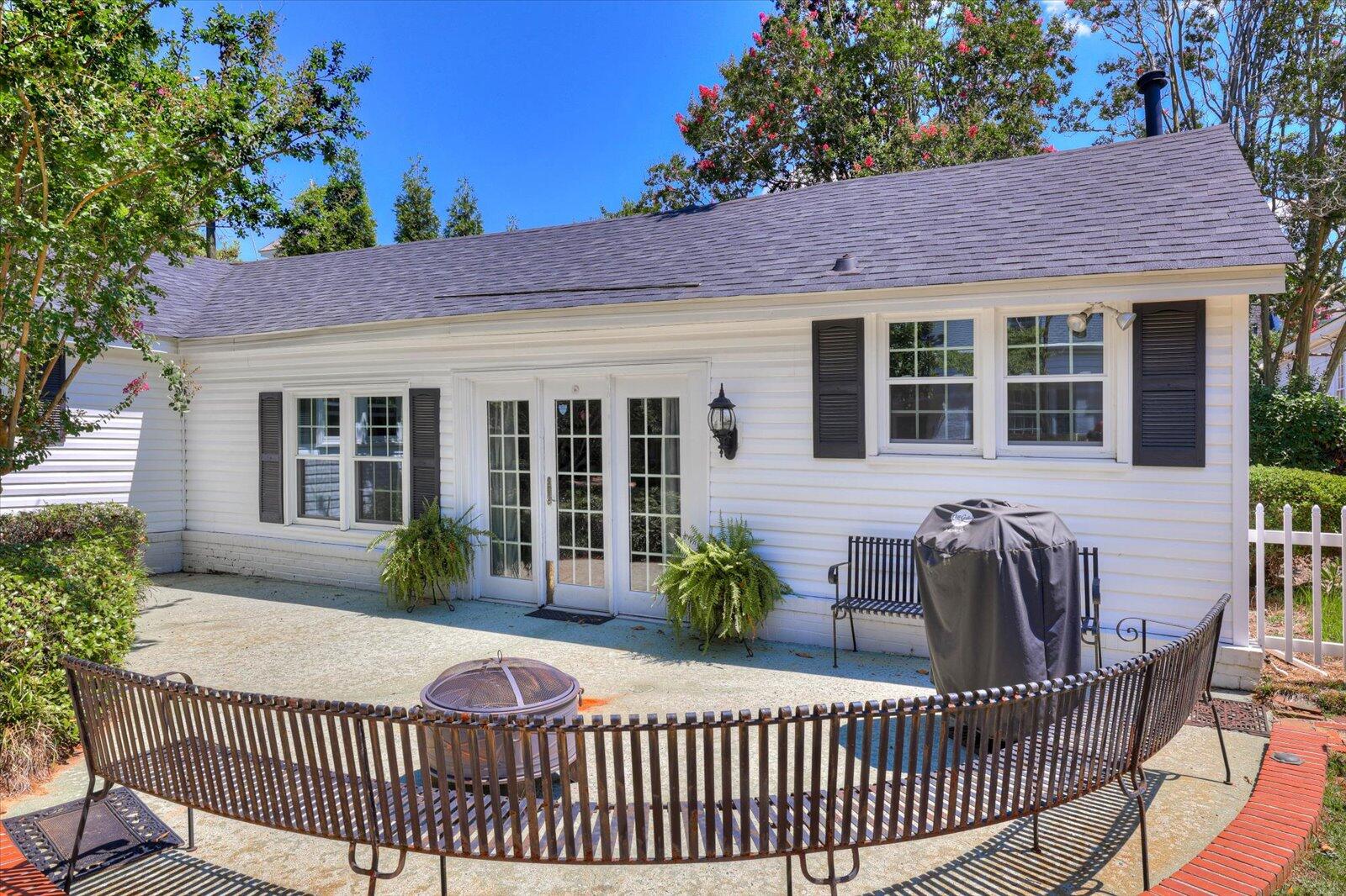 2318 Walton Way