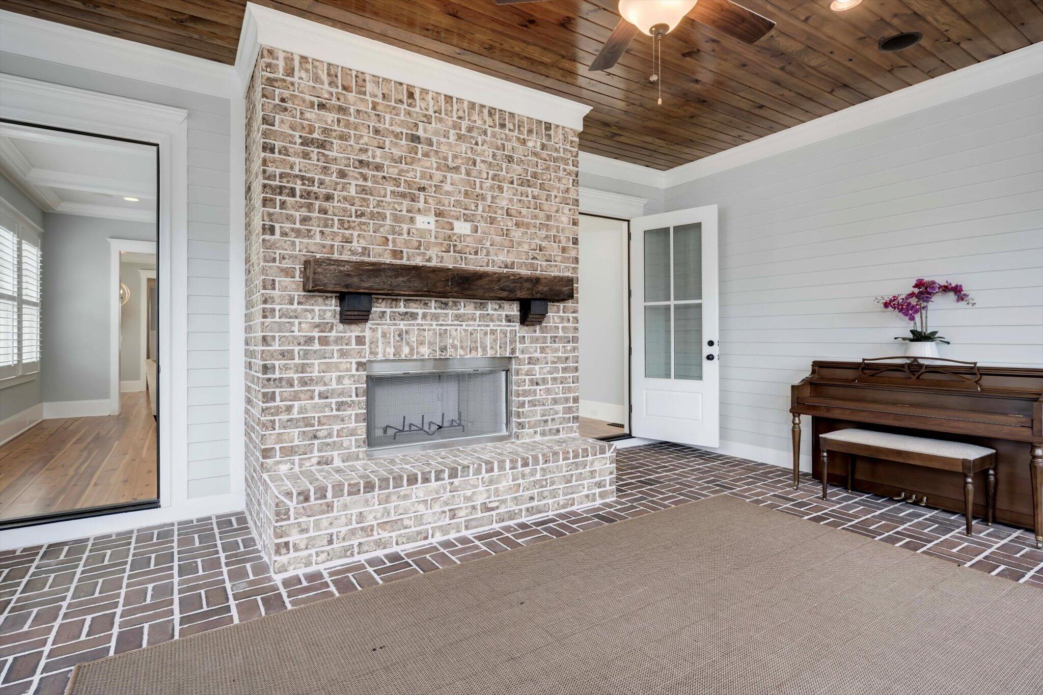 306 Hornsby Lane