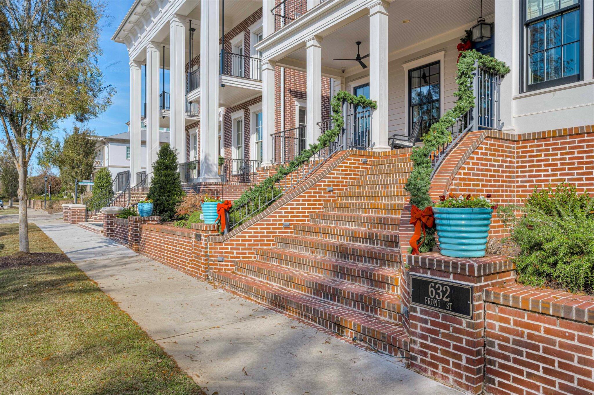632 Front Street