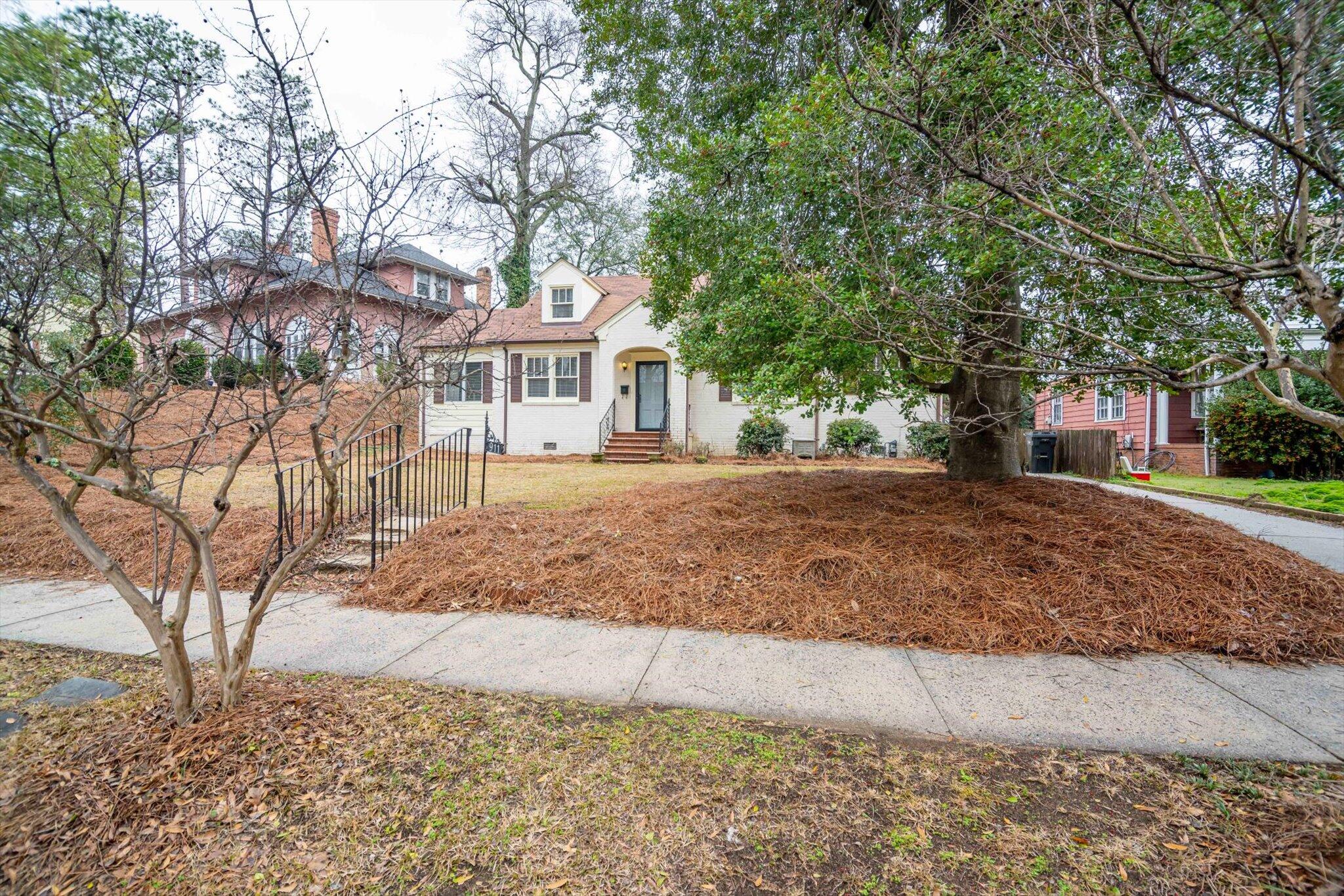 911 Heard Avenue