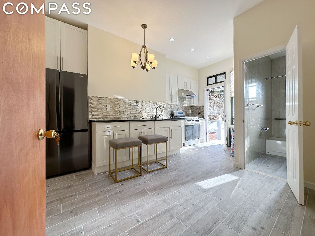 706 Seneca Avenue 1-L