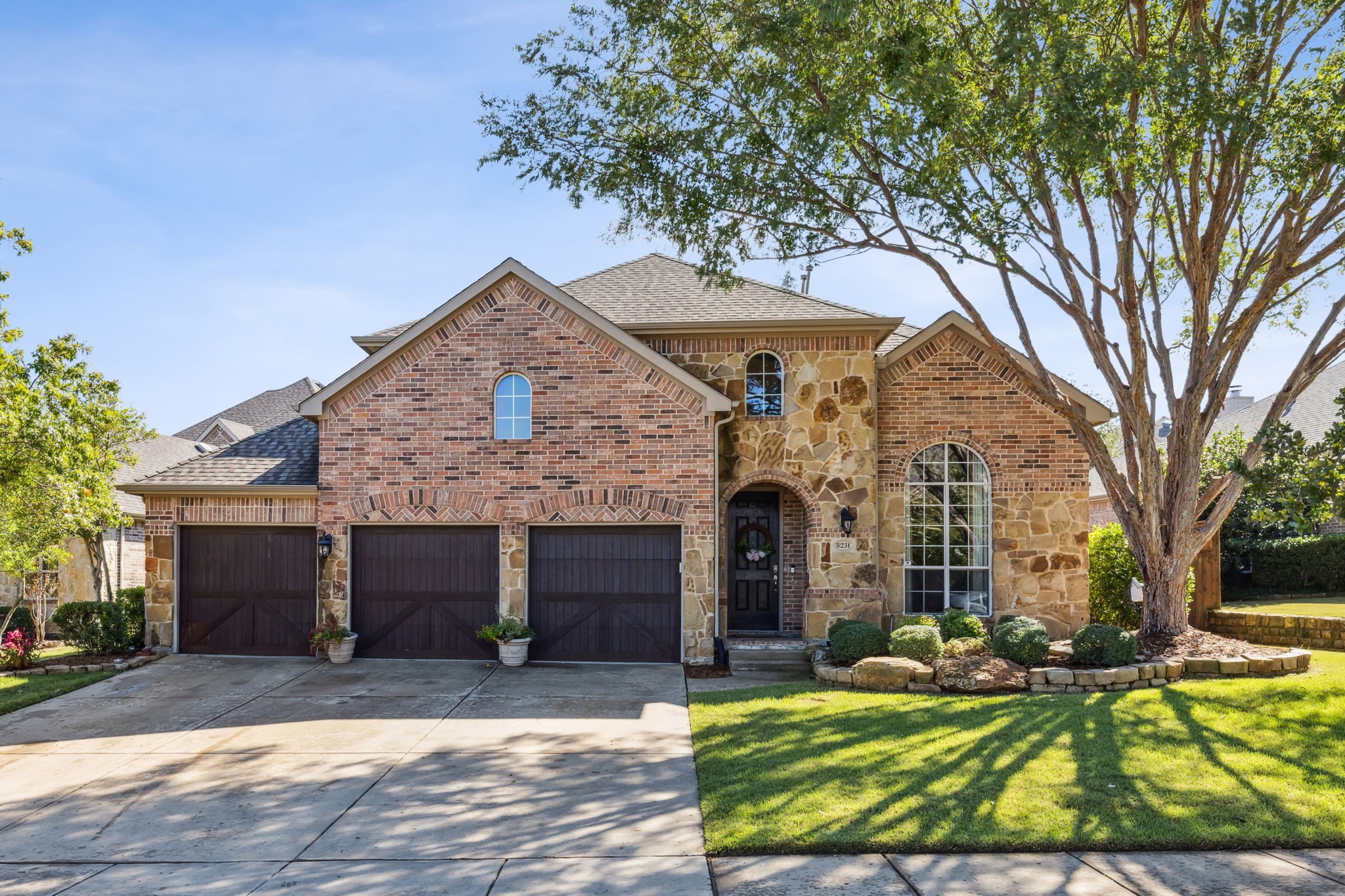 8231 Victoria Lane