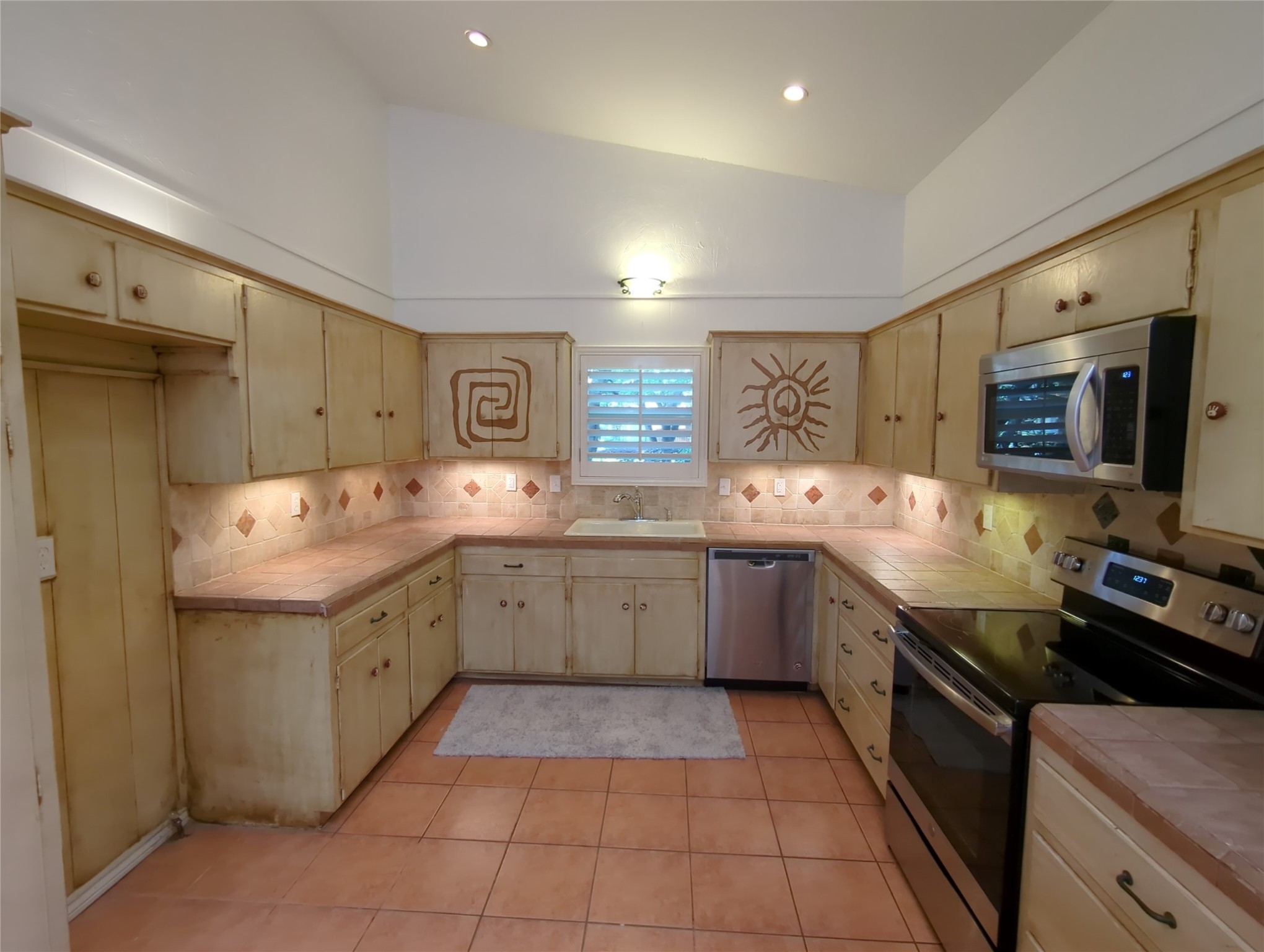 9115 Boedeker Circle