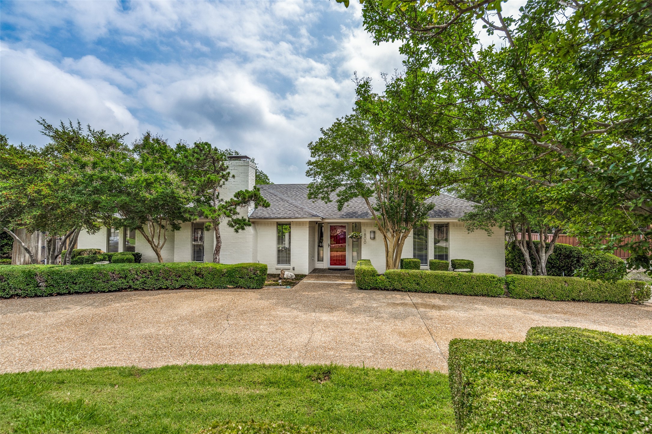 1800 Greenway Drive