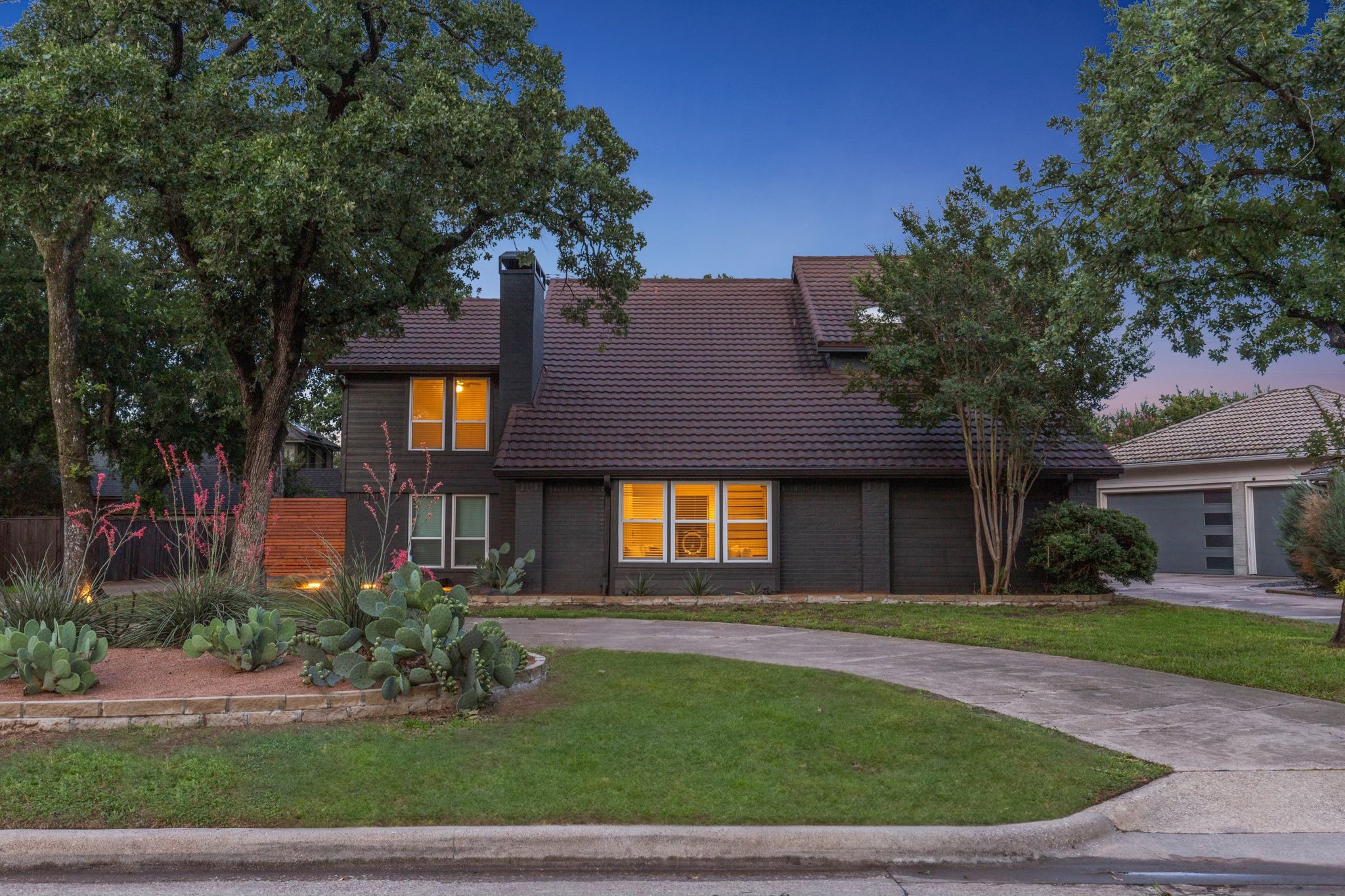 114 Oakmont Drive