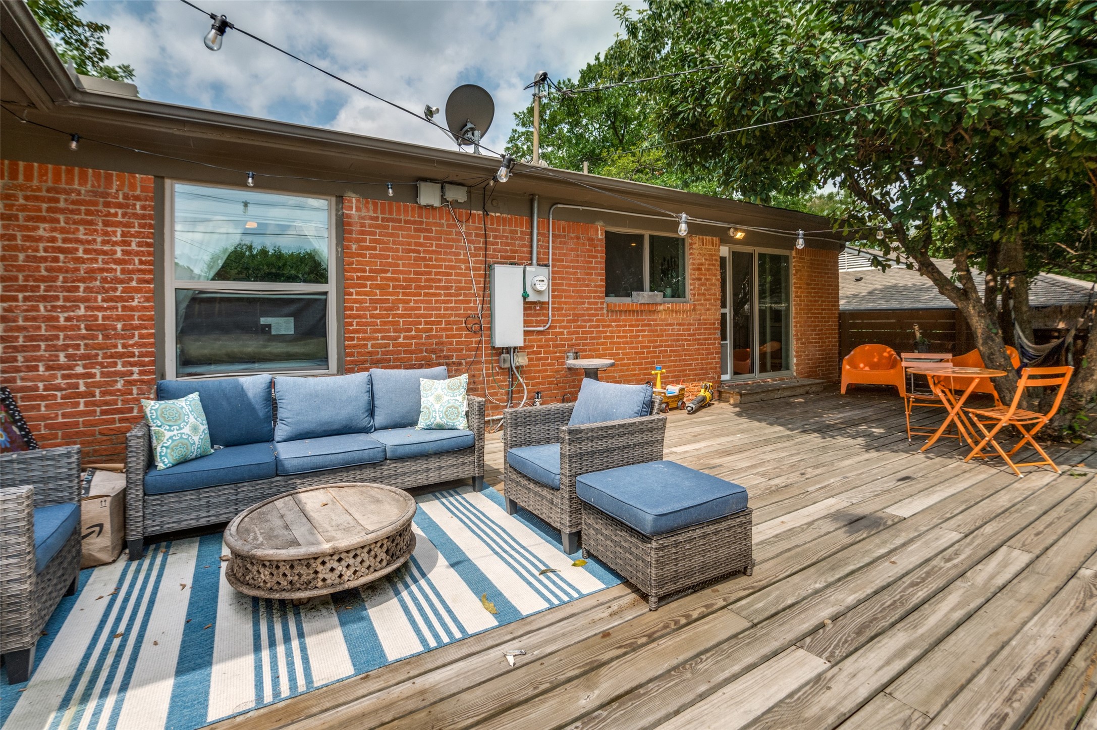 2211 Longwood Lane